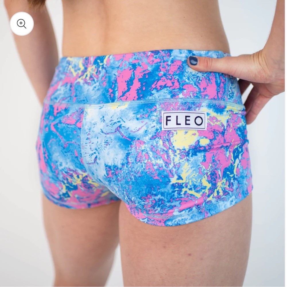 NWT Fleo Pink Ocean Training Shorts For CrossFit 2.5 Inseam Size Medium